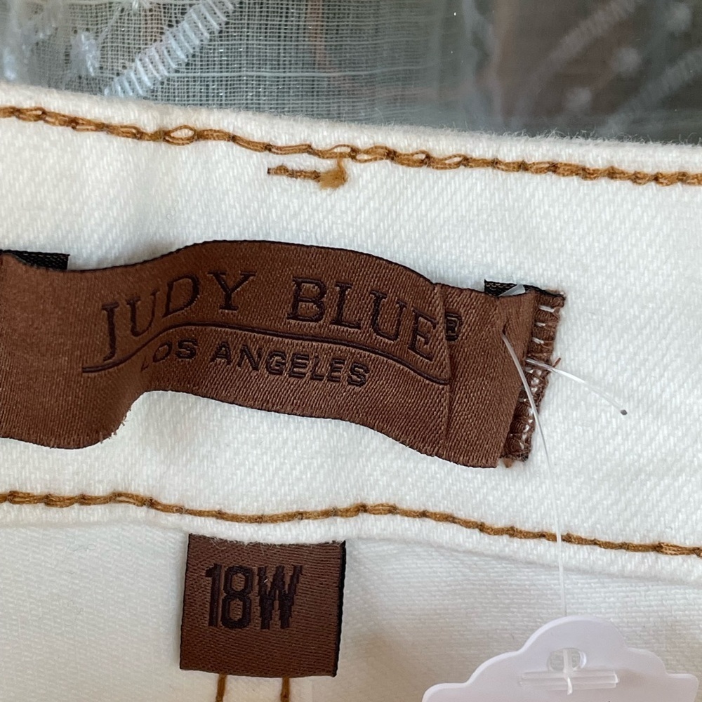 🤍 Judy Blue High-Waist Cropped Bootcut Jeans – Ecru/White (18W) ✨ NWT - Picture 2 of 11